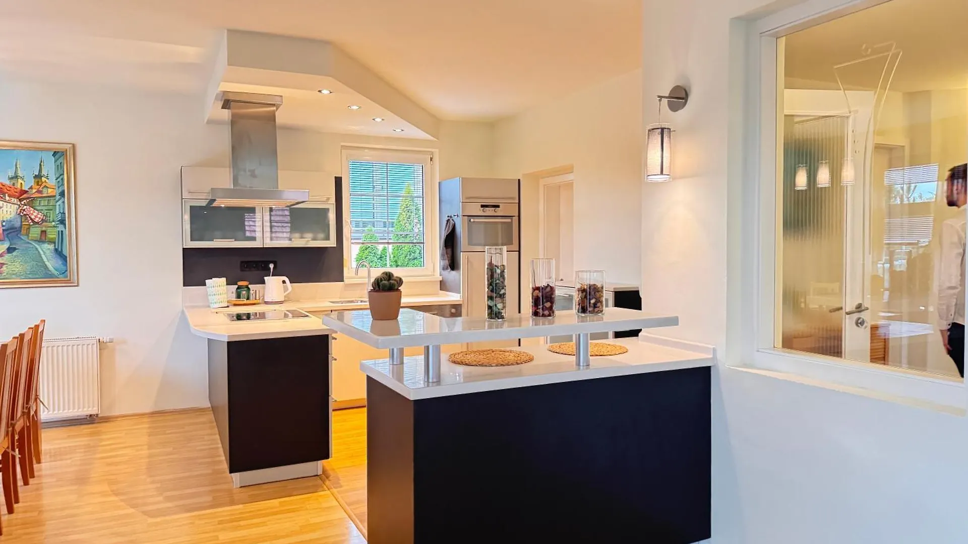Diamondvilla, 4 Bedroom Apartment, Garden & Spa Prague Apartment