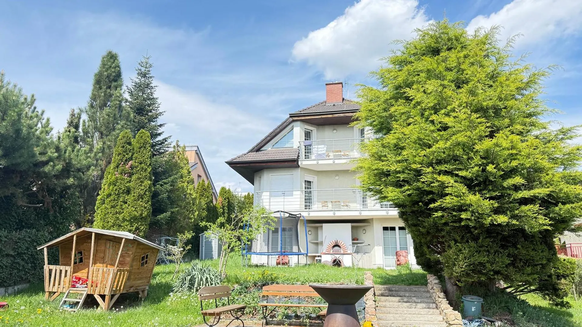 Apartment Diamondvilla, 4 Bedroom Apartment, Garden & Spa Prague