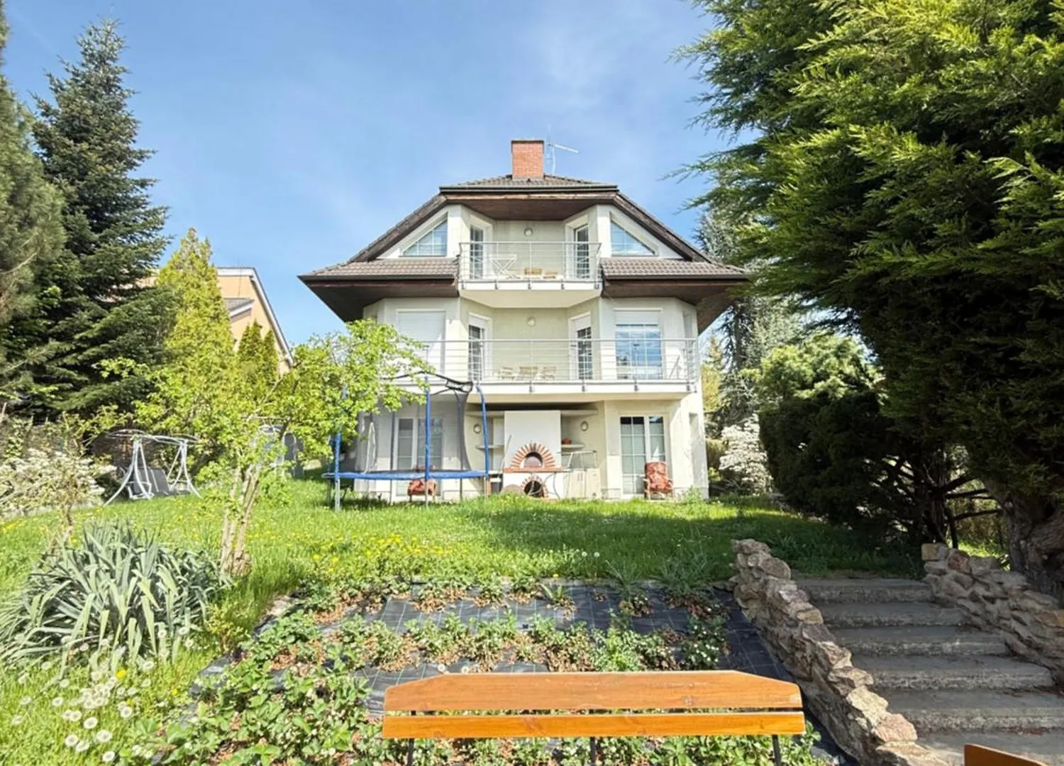 Diamondvilla, 4 Bedroom Apartment, Garden & Spa Prague Apartment